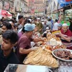 প্রথম রোজায় চকবাজারের ইফতারি কিনতে ক্রেতাদের ভিড়