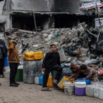 রোজার শুরুতেই গাজায় সকল ত্রাণ সহায়তার প্রবেশ বন্ধ করে দিল ইসরায়েল