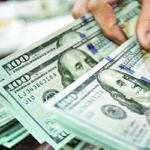 সংকট নেই তবু বাড়তি দরে ডলার বিক্রি