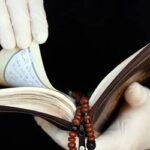 অপবিত্র অবস্থায় গ্লাভস পরে কোরআন ধরা যাবে?