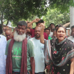 নওগাঁয় ভিজিডি কার্ডে ৫ মাসের চাল পেতে টাকা আদায়, প্রতিবাদে বিক্ষোভ