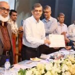 শিক্ষক, মা-বাবাকে ফুল দিয়ে কৃতজ্ঞতা জানাতে বললেন শিক্ষা উপদেষ্টা