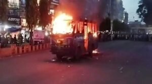চট্টগ্রামে যাত্রীবাহী বাসে আগুন