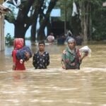 বিভিন্ন জেলায় পানিবন্দি বহু মানুষ, বৃষ্টি নিয়ে যা জানাল আবহাওয়া অফিস