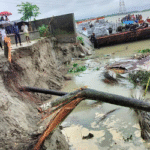 পদ্মা সেতু প্রকল্প রক্ষা বাঁধে ভাঙন শুরু ২ঘন্টায় বিলীন ১০টি ব্যবসা প্রতিষ্ঠান সহ ৮টি বসতবাড়ীর