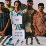 হাজীগঞ্জে সাত কিশোর গ্যাংসহ ১২ জন আটক