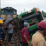‎লালমনিরহাটে দুই ট্রেনের মুখোমুখি সংঘর্ষ, উল্টে গেছে এক্সপ্রেস ট্রনের দুটি কোচ