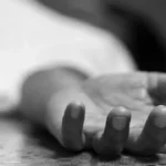 ঘরে ঢুকে ছেলে দেখলেন মায়ের গলাকাটা মরদেহ..