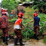 সাজেক-বাঘাইহাট সড়কে পাহাড় ধসের ৭ ঘণ্টা পর যান চলাচল স্বাভাবিক, ফিরছেন পর্যটকরা..
