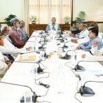 ১৩ দলের সঙ্গে প্রধান উপদেষ্টার বৈঠক শুরু