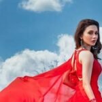 আবারও আবেদনময়ী লুকে ধরা দিলেন মিমি