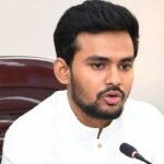 হাঁসের মাংস খেতে নীলা মার্কেটে যান আসিফ