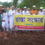 চৌগাছায় জামায়াতের উদ্যোগে ভাঙ্গা সড়ক মেরামত