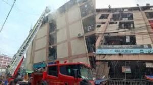 গুলিস্তানে মার্কেটে আগুন, নিয়ন্ত্রণে ১১ ইউনিট..