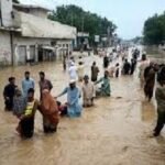 পাকিস্তানের বন্যায় নিহত ছাড়াল ৪০০