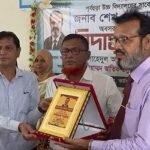 একজন গুণী শিক্ষকের বিদায়বেলায় যেন শুধুই কান্না