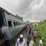 পদ্মরাগের ৬ বগি লাইনচ্যুত, ট্রেন চলাচল বন্ধ