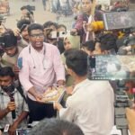 জন্মদিনে হাসিনাকে জুতাপেটা, কুকুরকে খাওয়ানো হলো কেক!