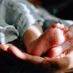 সারোগেসির মাধ্যমে সন্তান জন্ম দেওয়া জায়েজ?