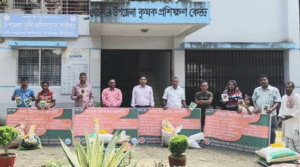 বোচাগঞ্জে কৃষকদের মাঝে কৃষি উপকরণ বিতরণ