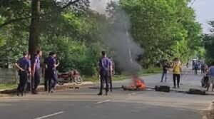 খাগড়াছড়িতে সড়ক অবরোধ, সাজেকে আটকা হাজারো পর্যটক