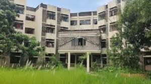 গভীর রাতে ছাত্রী হোস্টেলে বহিরাগতদের হামলা