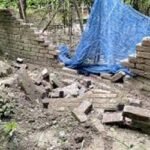 কবরস্থানে ককটেল বিস্ফোরণ