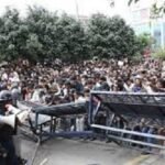 নেপালে কারফিউ ভেঙে আজও সড়কে নামলেন তরুণরা