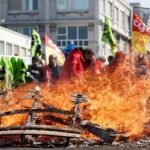 বিক্ষোভে উত্তাল ফ্রান্স