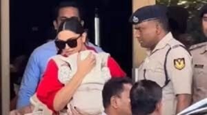 বিমানবন্দরে স্টাইলিশ লুকে দীপিকা, ভিডিওতে মুগ্ধ ভক্তরা