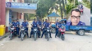 পুলিশের হেলমেটবিহীন মোটরসাইকেল মহড়া, সামাজিক যোগাযোগ মাধ্যমে নিন্দার ঝড়