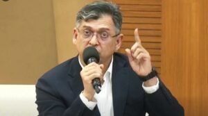 ফেব্রুয়ারিতেই নির্বাচন করতে হবে, বিকল্প নেই: সালাহউদ্দিন আহমদ