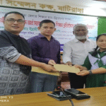 মাটিরাঙ্গায় জেলা পরিষদের উদ্যােগে গরীব ও মেধাবী শিক্ষার্থীদের মাঝে নগদ অর্থ কম্পিউটার বিতরন।