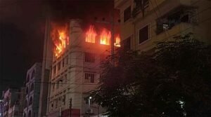 কালশীতে বহুতল ভবনে আগুন, নিয়ন্ত্রণে ৬ ইউনিট