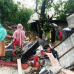 ‎লালমনিরহাটে আকস্মিক ঘূর্ণিঝড়ে শতাধিক কাঁচা পাকা ঘরবাড়ি বিধ্বস্ত, টিনের আঘাতে আহত ৩