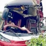 দাঁড়িয়ে থাকা কাভার্ডভ্যানে বাসের ধাক্কা, নিহত ৩