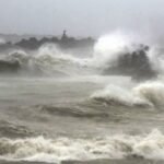 গভীর নিম্নচাপে সাগর উত্তাল, সমুদ্রবন্দরে সতর্ক সংকেত