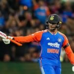 ১২ বলে ফিফটি করে ইতিহাস গড়লেন অভিষেক শর্মা