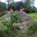ব্রিজ আছে রাস্তা নেই, দুর্ভোগে দুই গ্রামের হাজার মানুষ