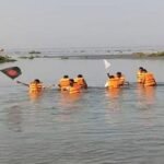 লংমার্চে বাধা দেওয়ায় সাঁতরে পদ্মা পার হতে গিয়ে আহত ২