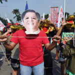 ফিলিপাইনের প্রেসিডেন্টের পদত্যাগ দাবিতে বিক্ষোভ