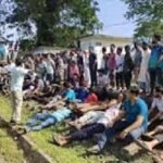 ট্রেন আটকে মনোনয়ন পরিবর্তনের দাবি
