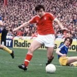 ৭২ বছর বয়সে না ফেরার দেশে ‘ফুটবলের পিকাসো’