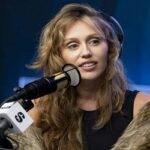 অ্যাভাটারে গান গেয়ে মাইলি সাইরাসের হাতে আসছে যে আন্তর্জাতিক সম্মাননা