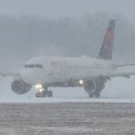 যুক্তরাষ্ট্রে শীতকালীন ঝড়ে বাতিল দেড় হাজারের বেশি ফ্লাইট