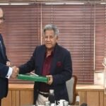 নৌপরিবহন উপদেষ্টার সঙ্গে পাকিস্তানের হাইকমিশনারের সাক্ষাৎ