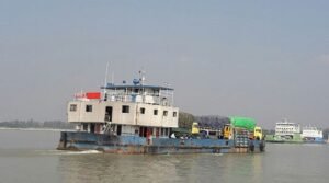 ৫ ঘণ্টা পর পাটুরিয়া-দৌলতদিয়া রুটে ফের ফেরি চলাচল শুরু