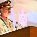 তালেবানকে দুটি পথের একটি বেছে নিতে বললেন পাকিস্তানের সেনাপ্রধান