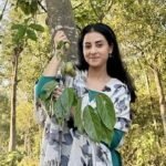 জলপাই বাগানে প্রকৃতির সজীবতায় বুবলী