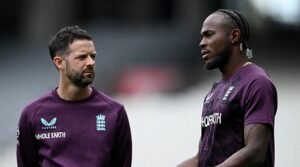 জ্বলে উঠতেই অ্যাশেজ সিরিজ শেষ ইংল্যান্ড পেসারের